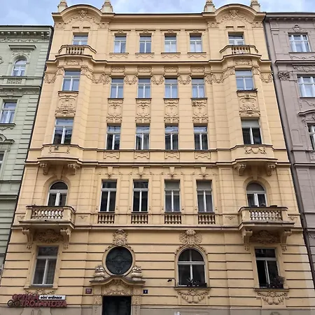 Comfortable And Cosy Apt A Few Steps From Dancing House And Naplavka Dance Prague Exterior photo