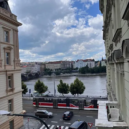 Comfortable And Cosy Apt A Few Steps From Dancing House And Naplavka Dance Prague Exterior photo